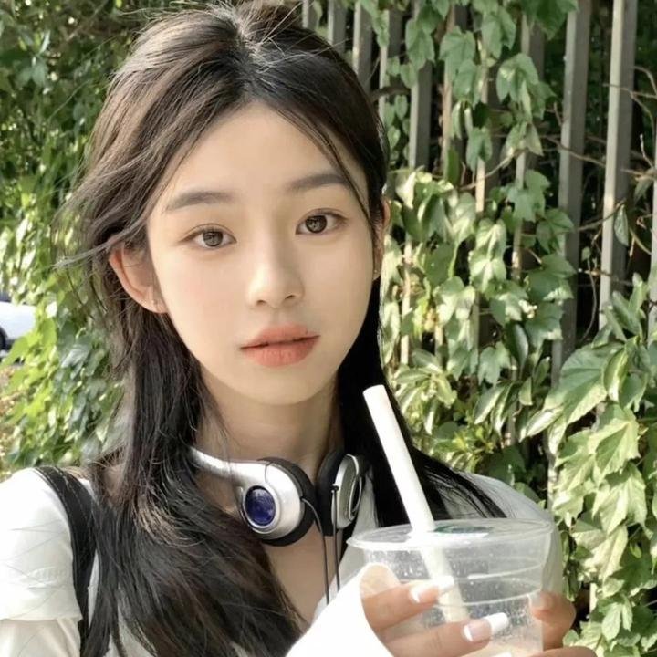 女神找上门,系统逼我当超人